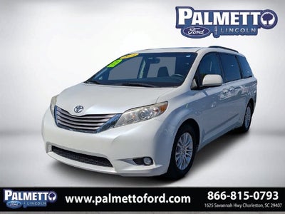 2016 Toyota Sienna XLE 8 Passenger
