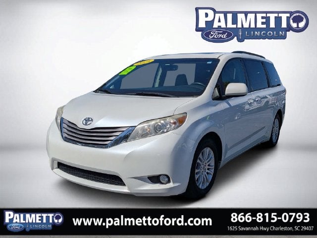 2016 Toyota Sienna XLE 8 Passenger
