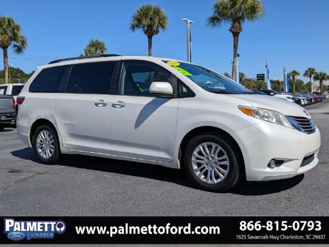 2016 Toyota Sienna XLE 8 Passenger