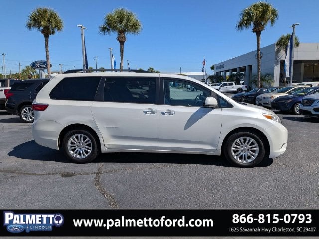2016 Toyota Sienna XLE 8 Passenger
