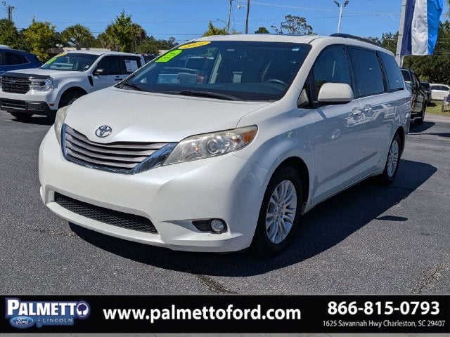 2016 Toyota Sienna XLE 8 Passenger