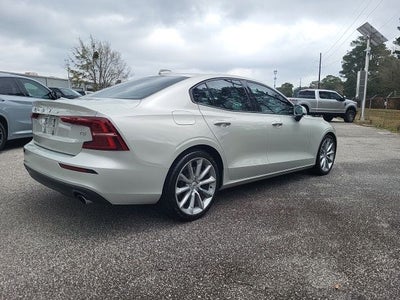 2020 Volvo S60 T5 Momentum