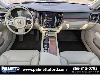 2021 Volvo S60 T5 Momentum