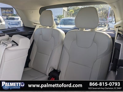 2022 Volvo XC90 T5 Momentum