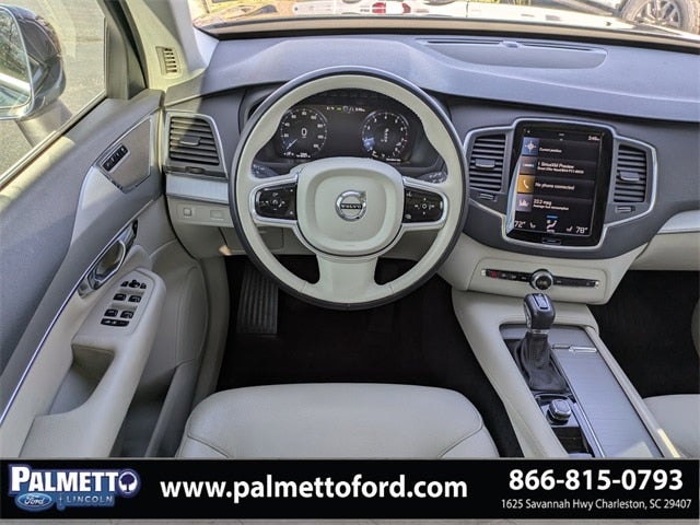 2022 Volvo XC90 T5 Momentum