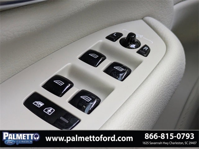 2022 Volvo XC90 T5 Momentum