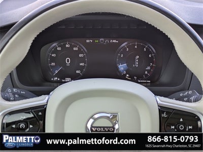 2022 Volvo XC90 T5 Momentum