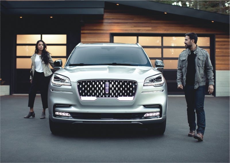 The sparkling grille of the 2023 Lincoln Aviator® Grand Touring model | Palmetto Lincoln in Charleston SC