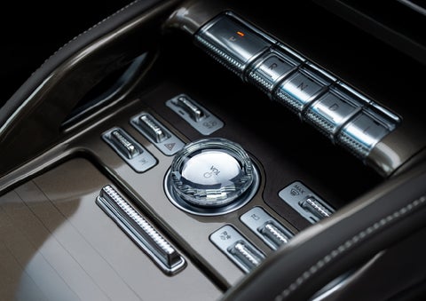 A crystal-inspired volume knob is shown in the center floor console of a 2026 Lincoln Nautilus® SUV. | Palmetto Lincoln in Charleston SC