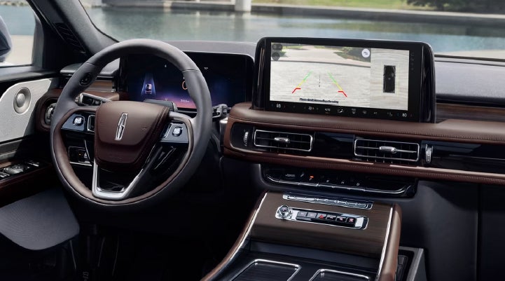 The backup camera of the 2027 Lincoln Aviator® SUV is displayed on screen. | Palmetto Lincoln in Charleston SC